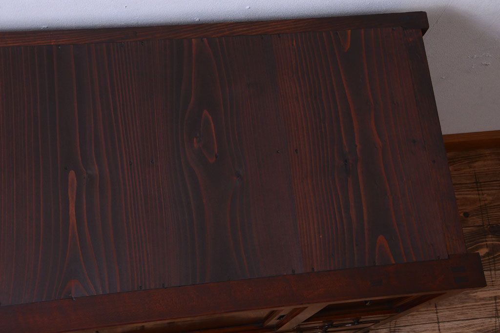 アンティーク家具　古民具・骨董　前面欅玉杢材!脚付き収納棚(キャビネット)