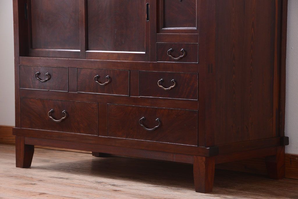 アンティーク家具　古民具・骨董　前面欅玉杢材!脚付き収納棚(キャビネット)