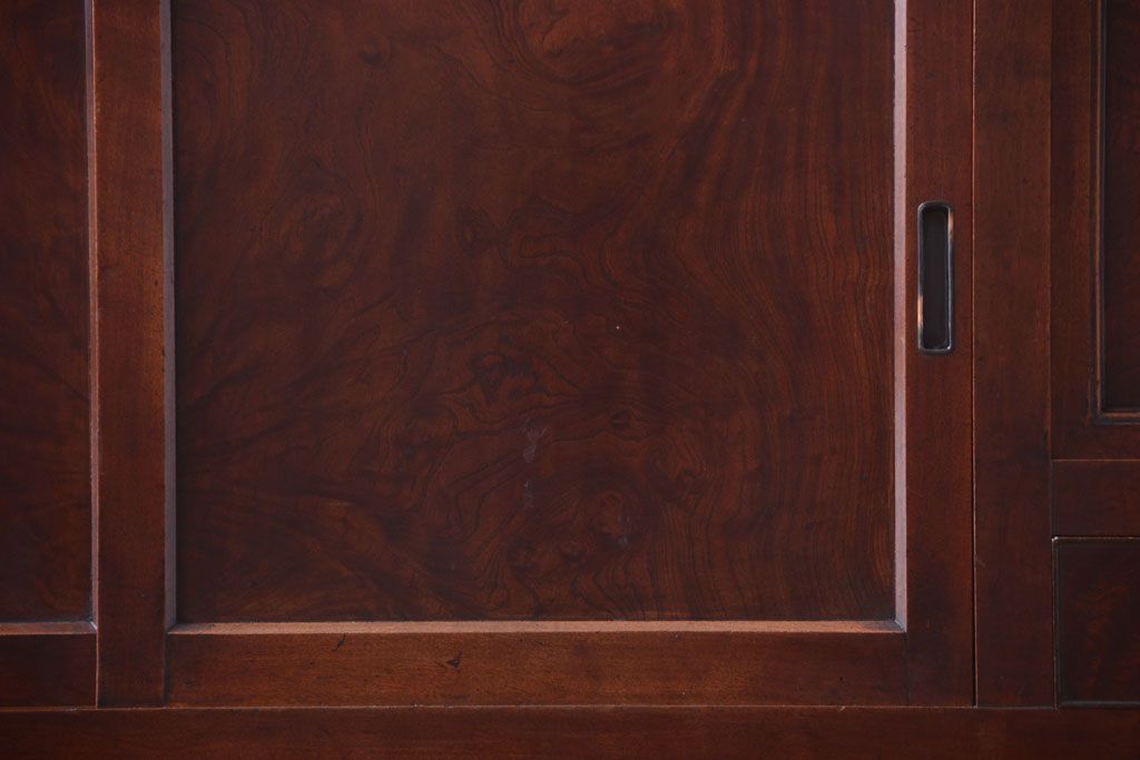 アンティーク家具　古民具・骨董　前面欅玉杢材!脚付き収納棚(キャビネット)