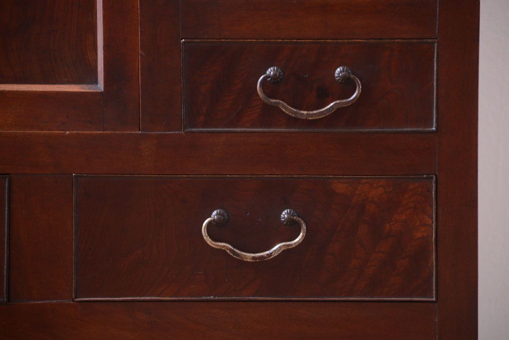 アンティーク家具　古民具・骨董　前面欅玉杢材!脚付き収納棚(キャビネット)