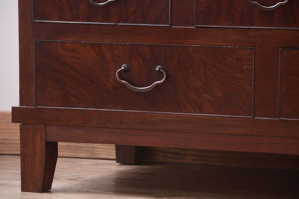 アンティーク家具　古民具・骨董　前面欅玉杢材!脚付き収納棚(キャビネット)