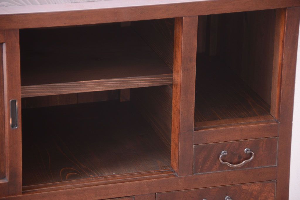 アンティーク家具　古民具・骨董　前面欅玉杢材!脚付き収納棚(キャビネット)