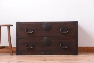 アンティーク家具　古民具・骨董　シンプルな丸金具の衣装箪笥ローボード(時代箪笥)(1)