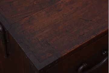 アンティーク家具　古民具・骨董　シンプルな丸金具の衣装箪笥ローボード(時代箪笥)(1)