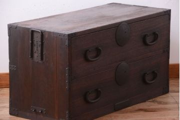 アンティーク家具　古民具・骨董　シンプルな丸金具の衣装箪笥ローボード(時代箪笥)(1)