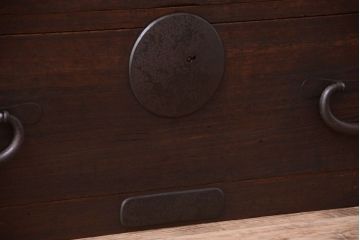 アンティーク家具　古民具・骨董　シンプルな丸金具の衣装箪笥ローボード(時代箪笥)(1)