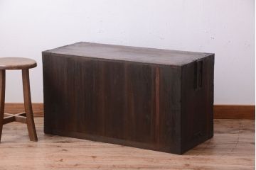 アンティーク家具　古民具・骨董　シンプルな丸金具の衣装箪笥ローボード(時代箪笥)(1)