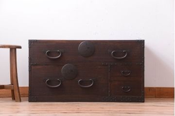 アンティーク家具　古民具・骨董　シンプルな丸金具の衣装箪笥ローボード(時代箪笥)(2)