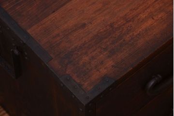 アンティーク家具　古民具・骨董　シンプルな丸金具の衣装箪笥ローボード(時代箪笥)(2)