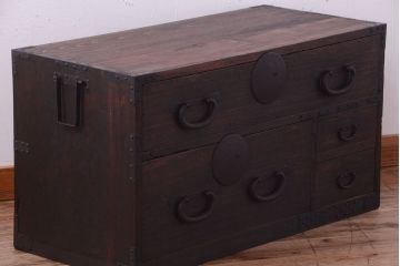 アンティーク家具　古民具・骨董　シンプルな丸金具の衣装箪笥ローボード(時代箪笥)(2)