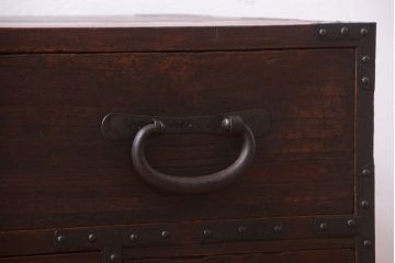 アンティーク家具　古民具・骨董　シンプルな丸金具の衣装箪笥ローボード(時代箪笥)(2)