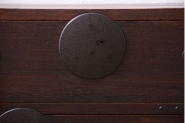 アンティーク家具　古民具・骨董　シンプルな丸金具の衣装箪笥ローボード(時代箪笥)(2)