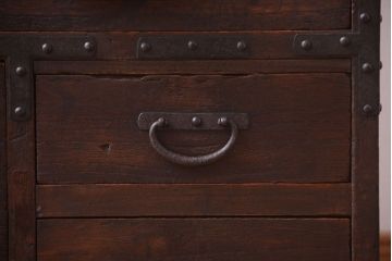 アンティーク家具　古民具・骨董　シンプルな丸金具の衣装箪笥ローボード(時代箪笥)(2)