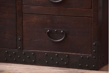 アンティーク家具　古民具・骨董　シンプルな丸金具の衣装箪笥ローボード(時代箪笥)(2)