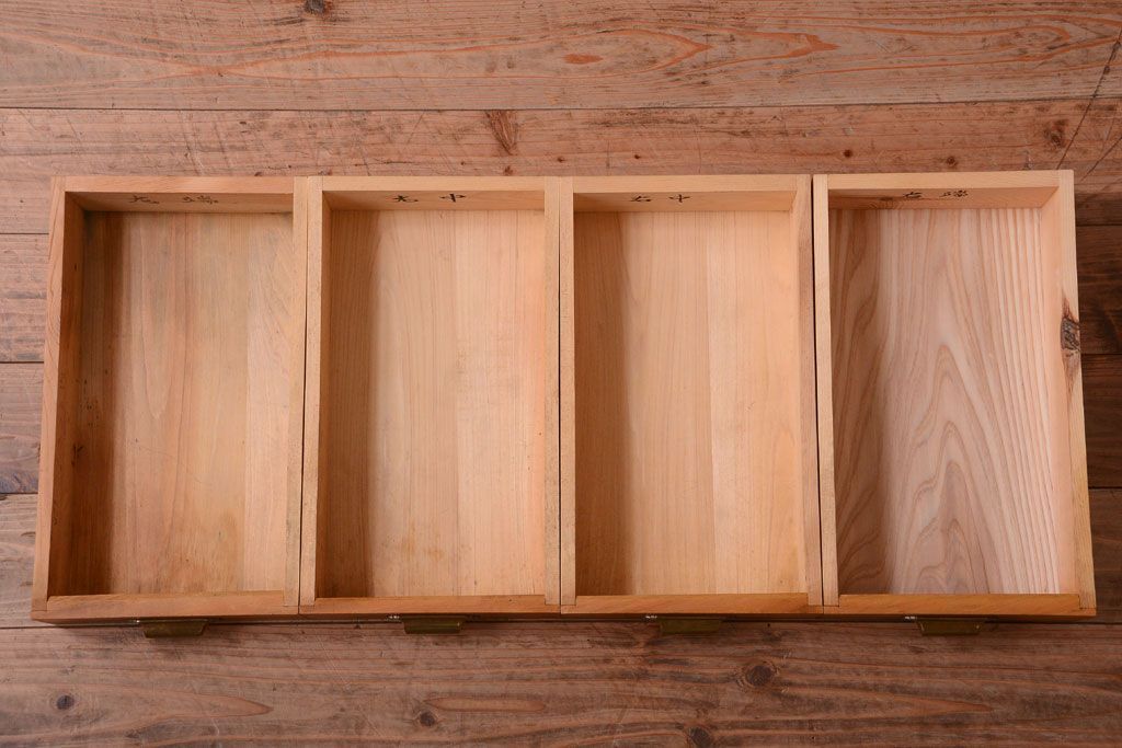 アンティーク家具　和製アンティーク　木味が美しい大ぶりな本箱(ブックケース)