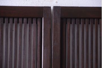和製アンティーク　裏ガラス入り!古い木の格子戸2枚セット
