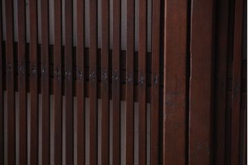 和製アンティーク　裏ガラス入り!古い木の格子戸2枚セット