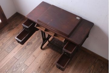 アンティーク家具　アンティーク　ストレートレッグの2杯引き出しシンガーミシンテーブル