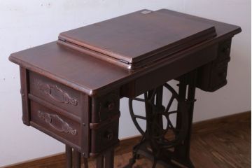 アンティーク家具　アンティーク　ストレートレッグの2杯引き出しシンガーミシンテーブル