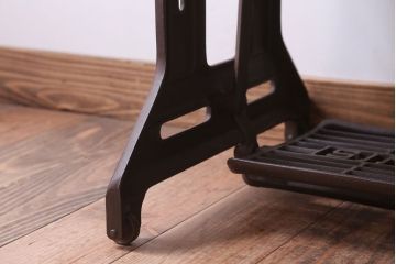アンティーク家具　アンティーク　ストレートレッグの2杯引き出しシンガーミシンテーブル