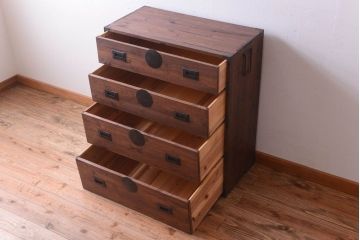 アンティーク家具　和製アンティーク　シンプルな丸金具の一本物桐箪笥(衣装箪笥、桐たんす)