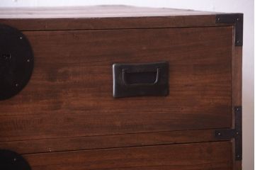 アンティーク家具　和製アンティーク　シンプルな丸金具の一本物桐箪笥(衣装箪笥、桐たんす)
