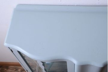 アンティーク家具　イギリスアンティーク　猫脚の上品なペイントガラスキャビネット(ガラスケース)