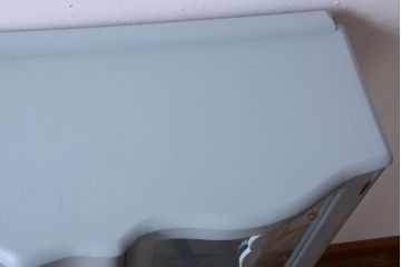 アンティーク家具　イギリスアンティーク　猫脚の上品なペイントガラスキャビネット(ガラスケース)
