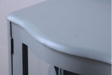 アンティーク家具　イギリスアンティーク　猫脚の上品なペイントガラスキャビネット(ガラスケース)