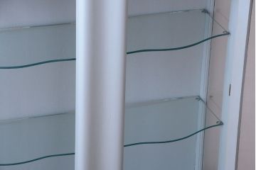 アンティーク家具　イギリスアンティーク　猫脚の上品なペイントガラスキャビネット(ガラスケース)