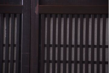 古民具・骨董　裏結霜ガラス入り!古い木の格子帯戸2枚セット