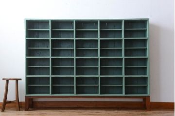 アンティーク家具 アンティークペイント 脚付き!大きなマス目棚(下駄箱)