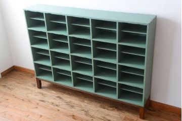 アンティーク家具 アンティークペイント 脚付き!大きなマス目棚(下駄箱)