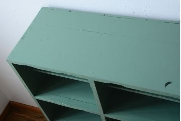 アンティーク家具 アンティークペイント 脚付き!大きなマス目棚(下駄箱)