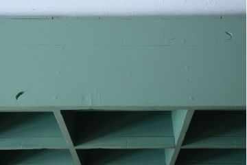 アンティーク家具 アンティークペイント 脚付き!大きなマス目棚(下駄箱)