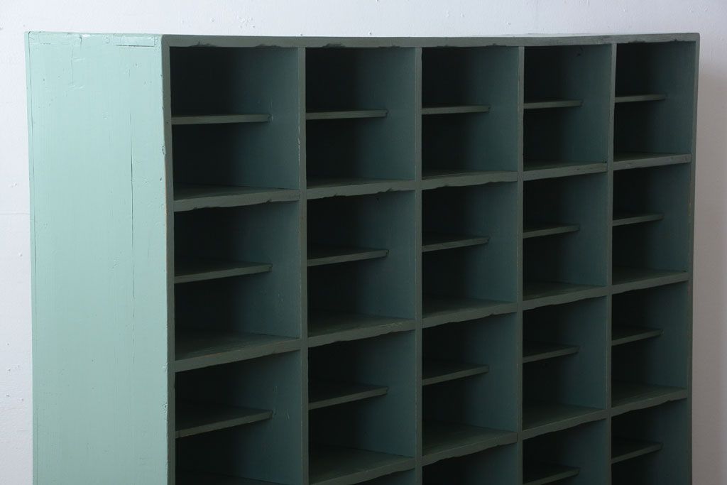 アンティーク家具 アンティークペイント 脚付き!大きなマス目棚(下駄箱)