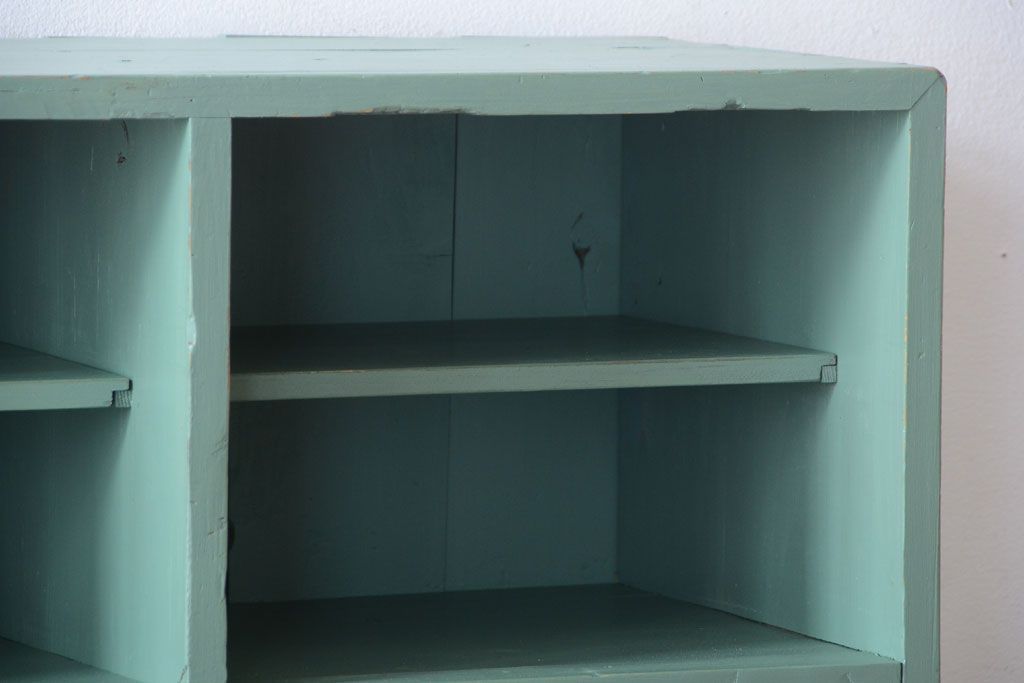 アンティーク家具 アンティークペイント 脚付き!大きなマス目棚(下駄箱)