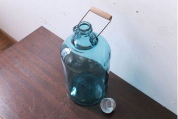 アンティーク雑貨　和製アンティーク　大正期　取っ手付き!古い青色ガラス瓶