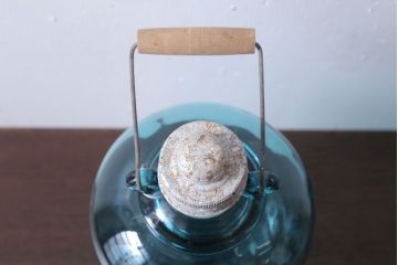 アンティーク雑貨　和製アンティーク　大正期　取っ手付き!古い青色ガラス瓶