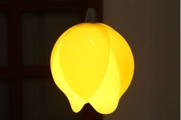 昭和レトロ　チューリップ型シェードの天井照明