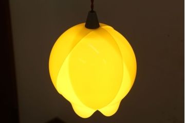 昭和レトロ　チューリップ型シェードの天井照明
