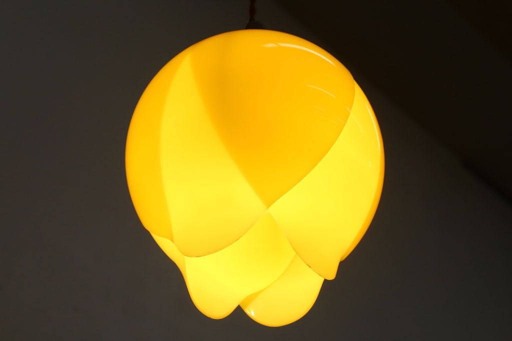昭和レトロ　チューリップ型シェードの天井照明