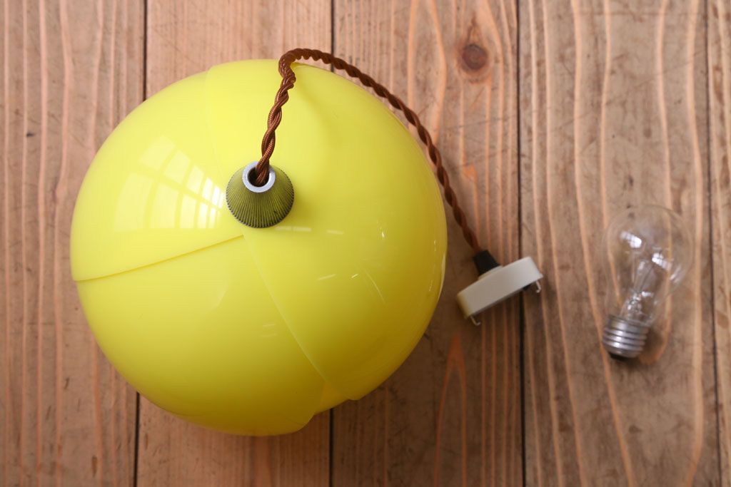 昭和レトロ　チューリップ型シェードの天井照明