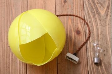 昭和レトロ　チューリップ型シェードの天井照明