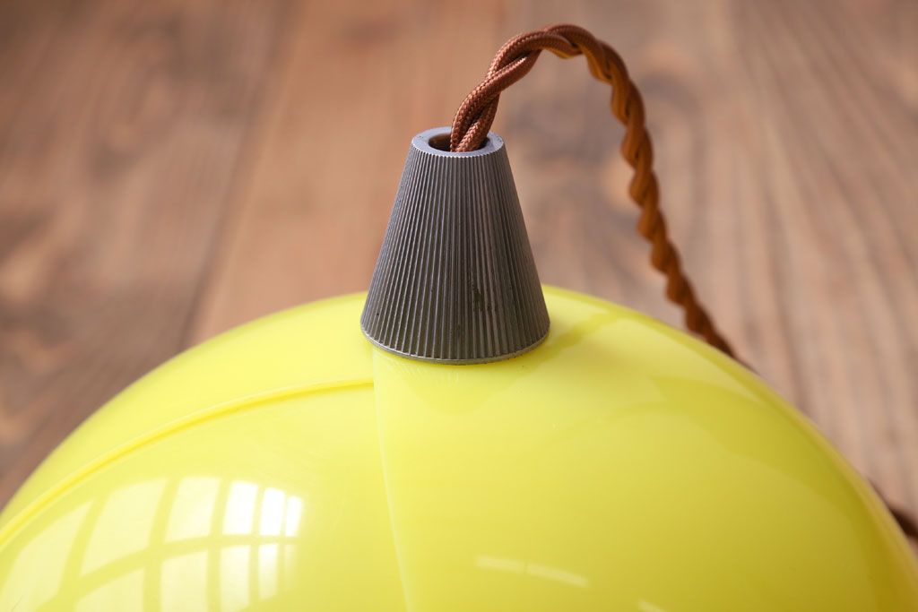 昭和レトロ　チューリップ型シェードの天井照明