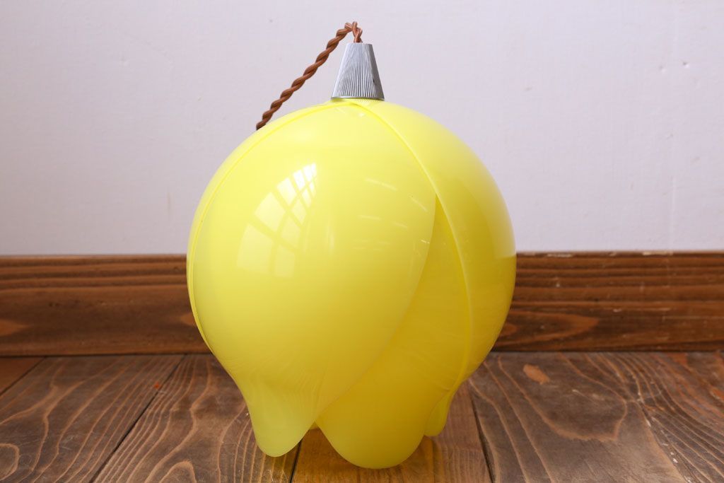 昭和レトロ　チューリップ型シェードの天井照明