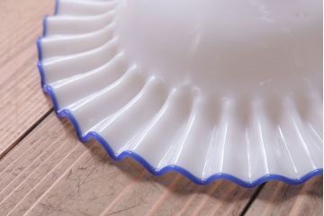 和製アンティーク　大正期　和ガラス　古い青縁フリルシェードの天井照明(電笠・花笠)