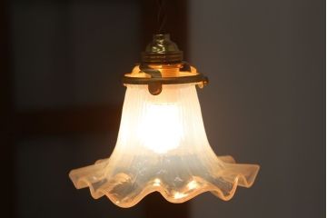 中古　ガラスのフリルシェードペンダントライト