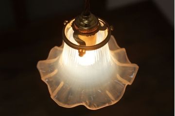 中古　ガラスのフリルシェードペンダントライト