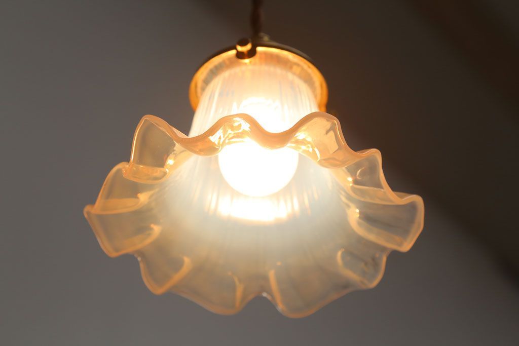 中古　ガラスのフリルシェードペンダントライト
